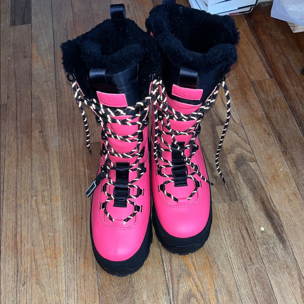 UGG extreme gore-tek Pink and Black Lace-Up ski Boots -32°c 8 m 9 w